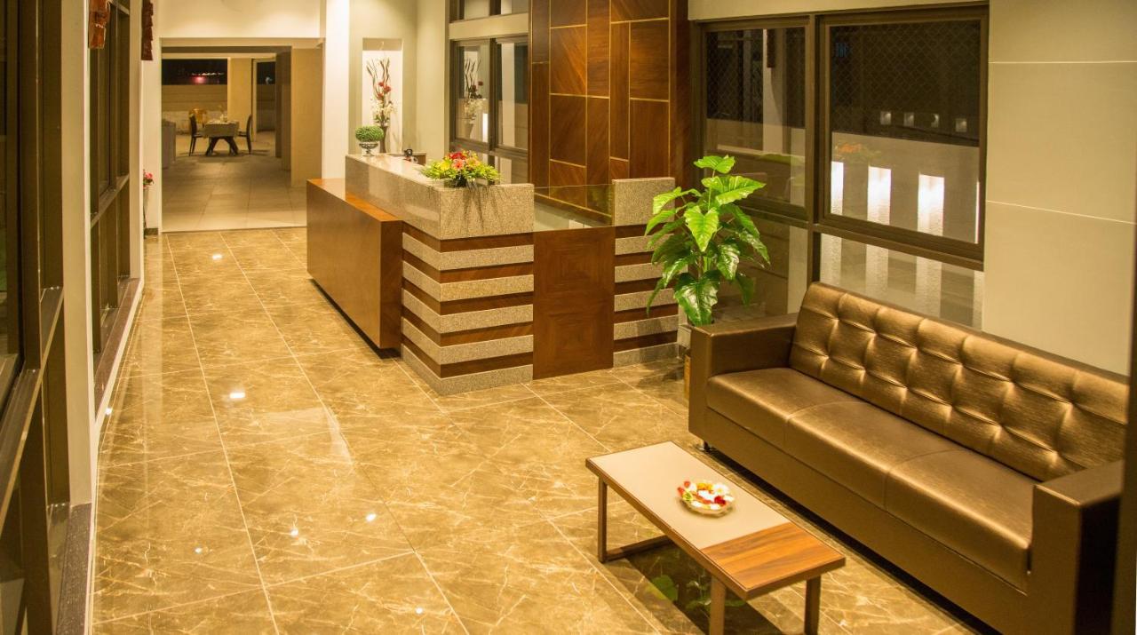 Hotel Nirvana Алибаг Экстерьер фото